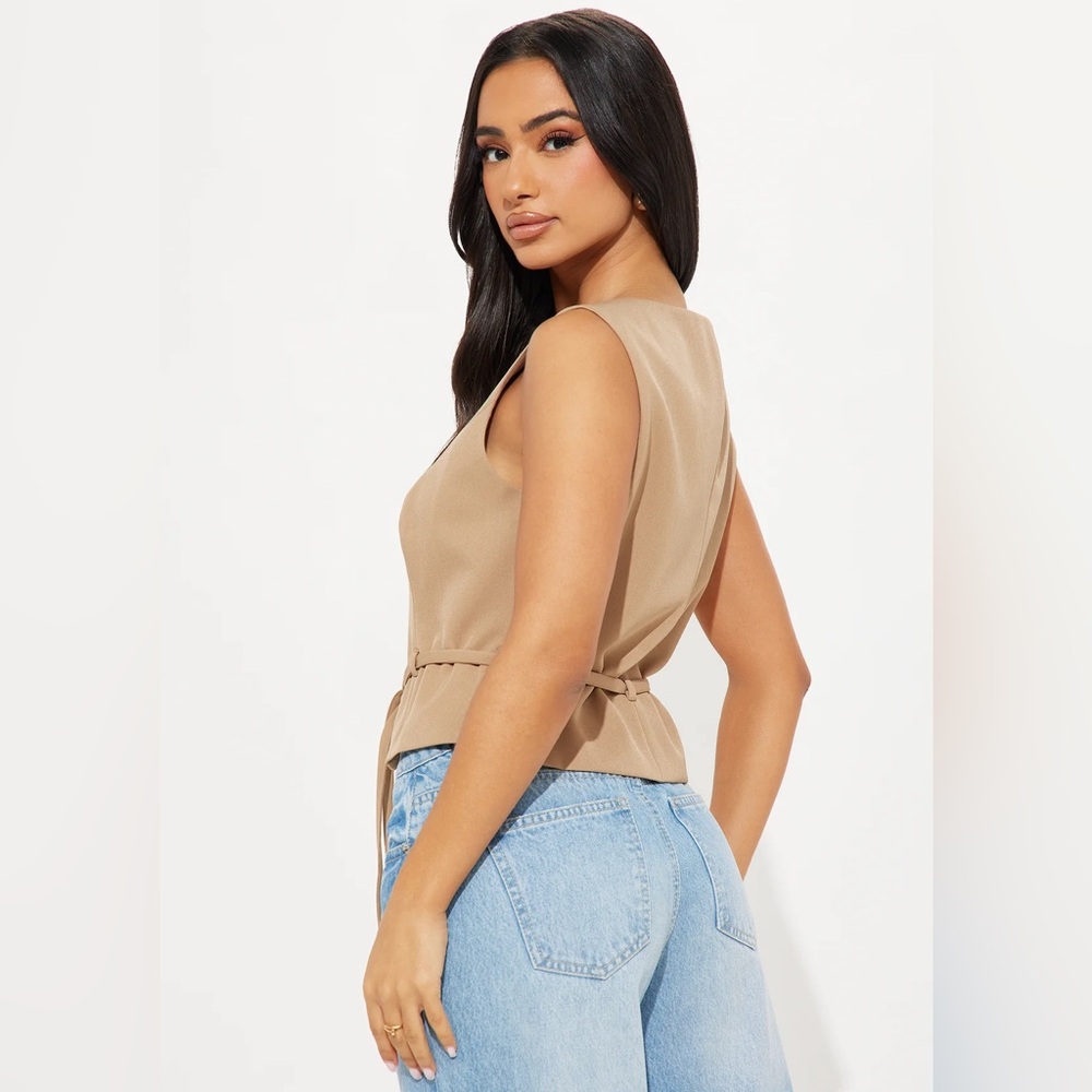❥𝖥𝖠𝖲𝖧𝖨𝖮𝖭𝗡𝗢𝗩𝗔: Always On Time Tie Waist Vest - Taupe - Picture 3 of 7